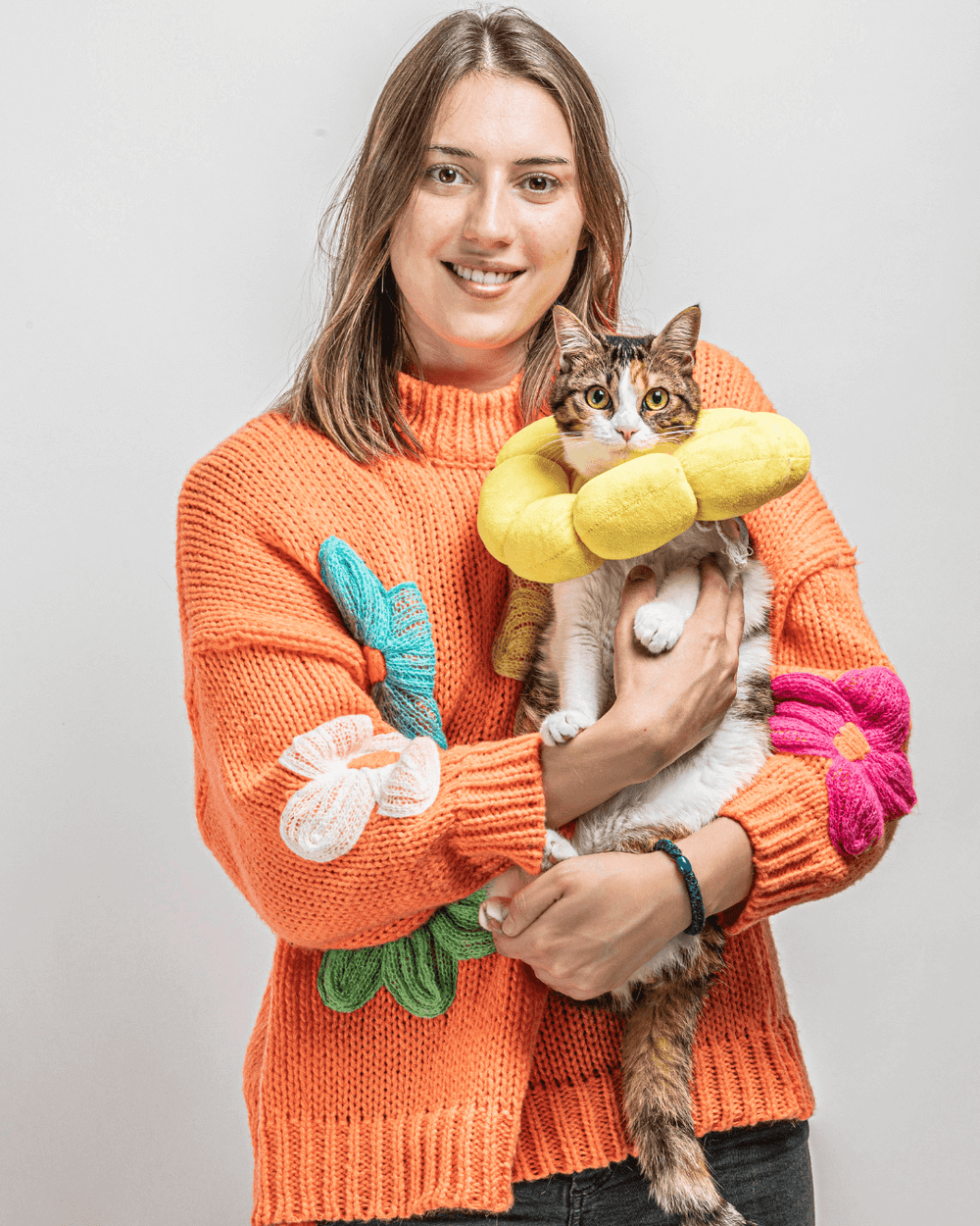Victoria et Ube (le plus beau chat du monde), responsable ecommerce chez Ziggy, l'alimentation pour chat française, saine, naturelle et sans céréales