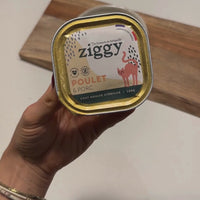 Ouverture de la pâtée Ziggy au poulet pour chat adulte stérilisé, saine et sans céréales
