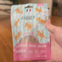 Vidéo d'un chat qui adore les friandises pour chat Ziggy au Saumon et à la Valériane
